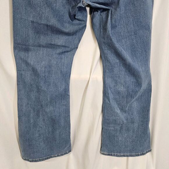Levis Signature Totally Shaping Bootcut Light Wash High Rise Jeans 36x30 NWT - Picture 6 of 10